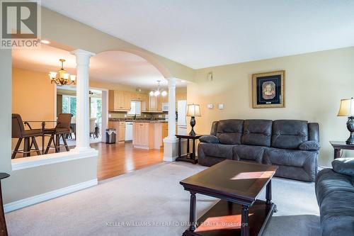 30 Illinois Crescent, Wasaga Beach, ON - Indoor Photo Showing Living Room