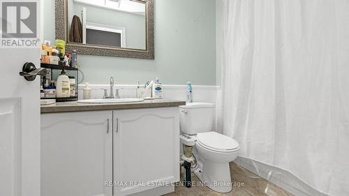 25 Mowat Cres, Halton Hills, ON - Indoor Photo Showing Bathroom