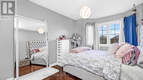 25 Mowat Cres, Halton Hills, ON - Indoor Photo Showing Bedroom