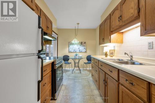 #205 -1425 Ghent Ave, Burlington, ON - Indoor Photo Showing Kitchen With Double Sink