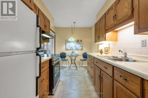 205 - 1425 Ghent Avenue, Burlington, ON - Indoor Photo Showing Kitchen With Double Sink