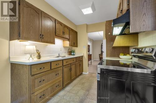 #205 -1425 Ghent Ave, Burlington, ON - Indoor Photo Showing Kitchen With Double Sink