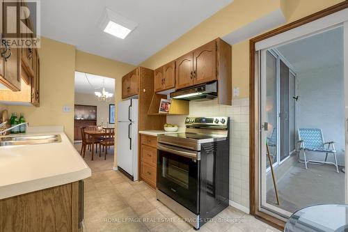 205 - 1425 Ghent Avenue, Burlington, ON - Indoor Photo Showing Kitchen With Double Sink