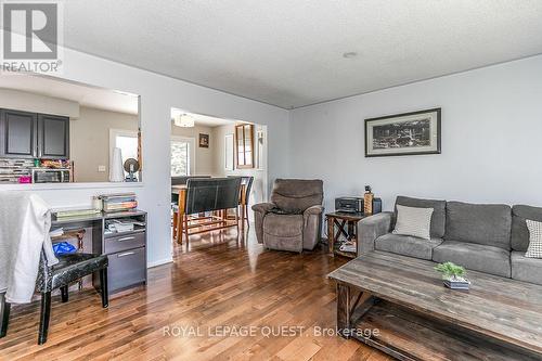 8732 Hwy 12, Oro-Medonte, ON - Indoor Photo Showing Living Room