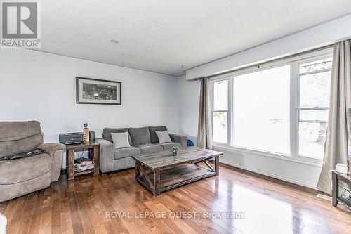 8732 Hwy 12, Oro-Medonte, ON - Indoor Photo Showing Living Room