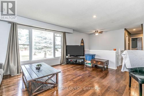 8732 Hwy 12, Oro-Medonte, ON - Indoor Photo Showing Living Room