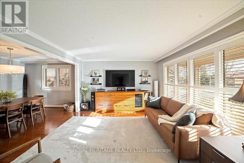 3424 Charmaine Hts, Mississauga, ON - Indoor Photo Showing Living Room