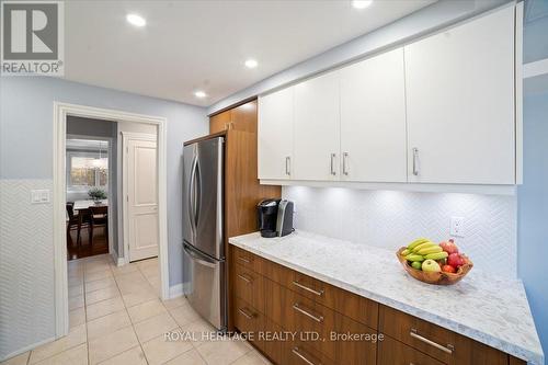 3424 Charmaine Heights, Mississauga, ON - Indoor Photo Showing Kitchen