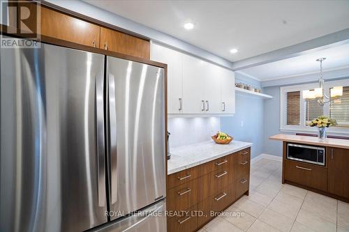 3424 Charmaine Heights, Mississauga, ON - Indoor Photo Showing Kitchen With Upgraded Kitchen