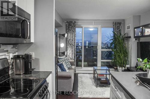 2306 - 2015 Sheppard Avenue E, Toronto, ON - Indoor Photo Showing Kitchen