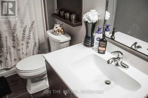 2306 - 2015 Sheppard Avenue E, Toronto, ON - Indoor Photo Showing Bathroom