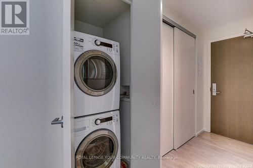 #1604 -101 Charles St E, Toronto, ON - Indoor Photo Showing Laundry Room