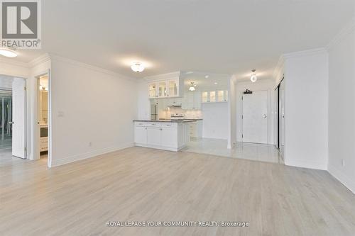 #809 -33 Weldrick Rd E, Richmond Hill, ON - Indoor Photo Showing Kitchen