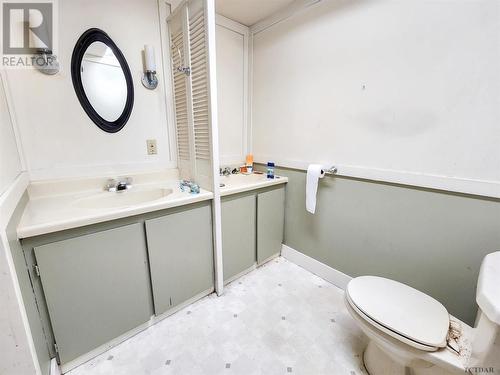 31 Comfort St, Kirkland Lake, ON - Indoor Photo Showing Bathroom