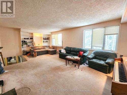 31 Comfort Street, Kirkland Lake, ON - Indoor Photo Showing Living Room