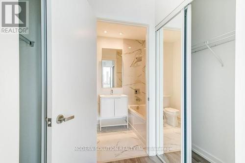 #702 -77 Shuter St, Toronto, ON - Indoor Photo Showing Bathroom