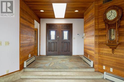 6841 Raven Road, Vernon, BC - Indoor Photo Showing Bedroom