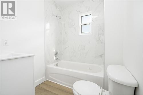 18 Moonlight Beach Road, Sudbury, ON - Indoor Photo Showing Bathroom