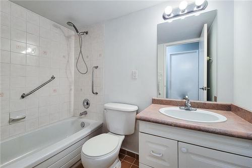 700 Dynes Road|Unit #908, Burlington, ON - Indoor Photo Showing Bathroom