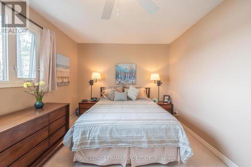 98 Island Dr, Galway-Cavendish And Harvey, ON - Indoor Photo Showing Bedroom