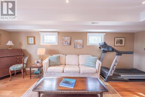 98 Island Dr, Galway-Cavendish And Harvey, ON - Indoor Photo Showing Other Room
