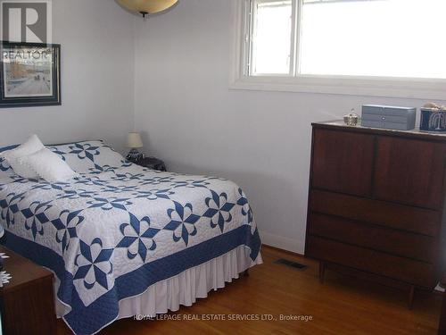 171 Oliver Pl, Oakville, ON - Indoor Photo Showing Bedroom