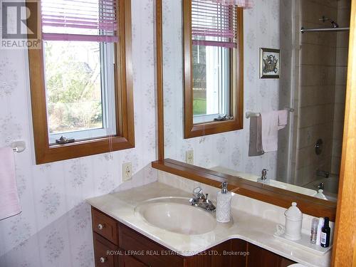 171 Oliver Pl, Oakville, ON - Indoor Photo Showing Bathroom