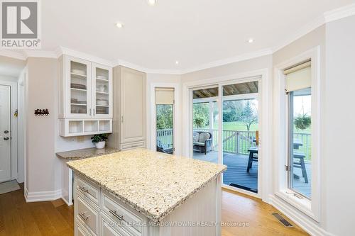 380 Progreston Rd, Hamilton, ON - Indoor Photo Showing Kitchen