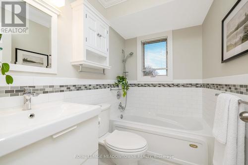 380 Progreston Rd, Hamilton, ON - Indoor Photo Showing Bathroom