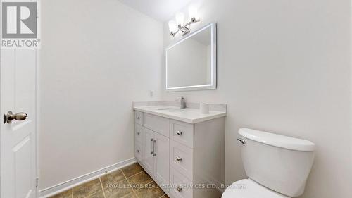 5029 Perennial Dr, Mississauga, ON - Indoor Photo Showing Bathroom