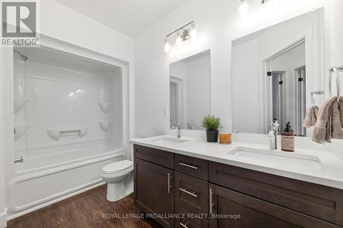 #A & B -10 Lehtinen Cres, Belleville, ON - Indoor Photo Showing Bathroom