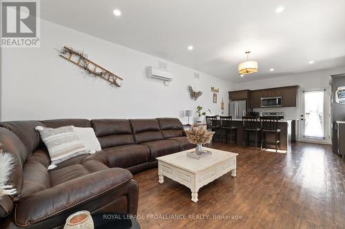 #A & B -10 Lehtinen Cres, Belleville, ON - Indoor Photo Showing Living Room