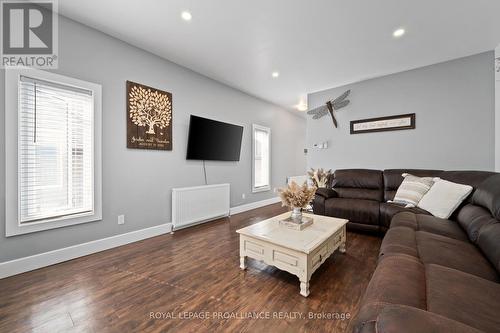 #A & B -10 Lehtinen Cres, Belleville, ON - Indoor Photo Showing Living Room