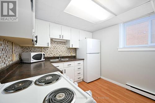 #25 -1347 Lakeshore Rd, Burlington, ON - Indoor Photo Showing Kitchen With Double Sink