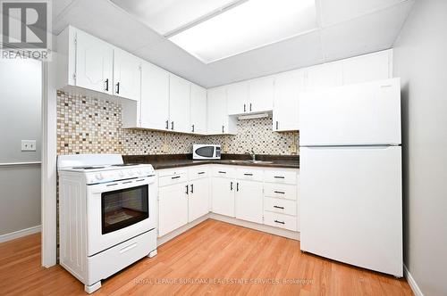 #25 -1347 Lakeshore Rd, Burlington, ON - Indoor Photo Showing Kitchen With Double Sink