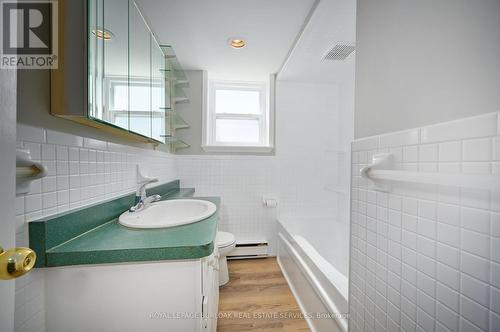 25 - 1347 Lakeshore Road, Burlington, ON - Indoor Photo Showing Bathroom