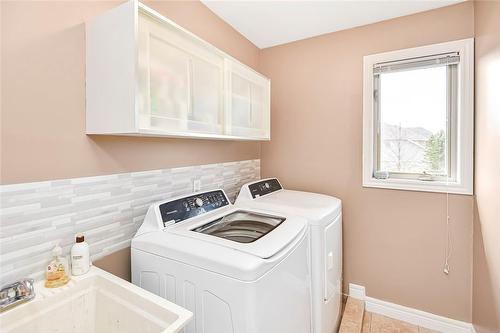 29 Grassyplain Drive, Hamilton, ON - Indoor Photo Showing Laundry Room