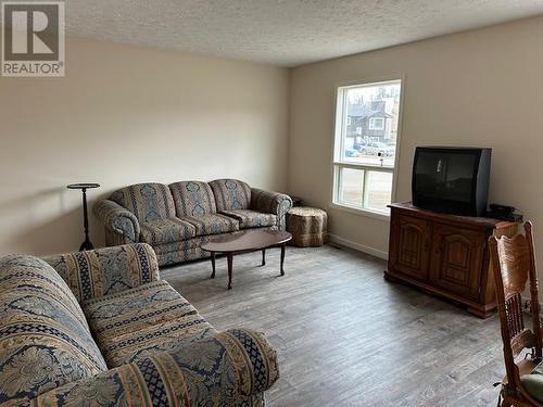 96 Merrick Place, Tumbler Ridge, BC - Indoor Photo Showing Living Room