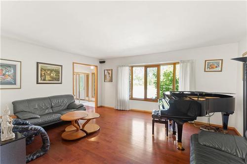 7 Sunrise Bay, St Andrews, MB - Indoor Photo Showing Living Room