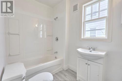 153 Adelaide Street South, Chatham, ON - Indoor Photo Showing Bathroom