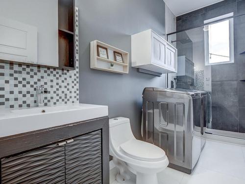 Bathroom - 1538 Rue Principale, Saint-Amable, QC - Indoor Photo Showing Laundry Room