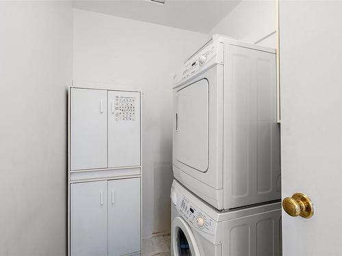 18-4140 Interurban Rd, Saanich, BC - Indoor Photo Showing Laundry Room