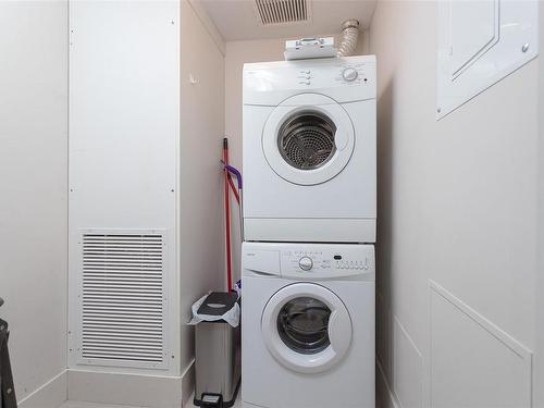 305-83 Saghalie Rd, Victoria, BC - Indoor Photo Showing Laundry Room