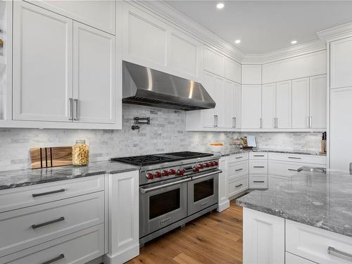 7144 Eby Rd, Lantzville, BC - Indoor Photo Showing Kitchen With Upgraded Kitchen