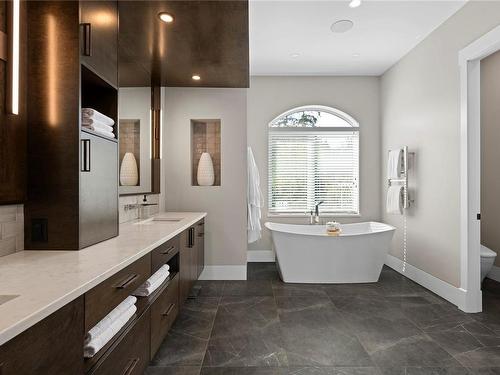 7144 Eby Rd, Lantzville, BC - Indoor Photo Showing Bathroom