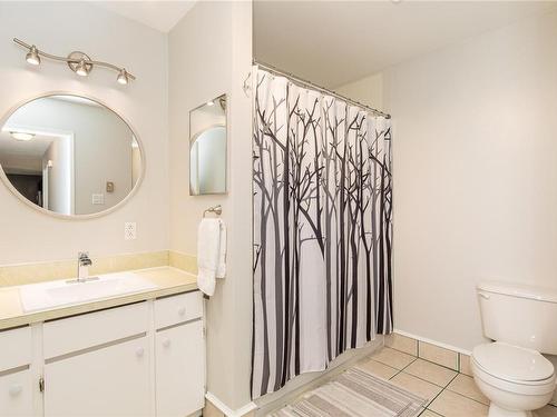 3898 Uplands Dr, Nanaimo, BC - Indoor Photo Showing Bathroom