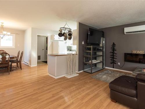 3898 Uplands Dr, Nanaimo, BC - Indoor Photo Showing Living Room