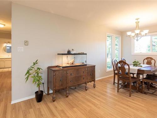 3898 Uplands Dr, Nanaimo, BC - Indoor Photo Showing Dining Room
