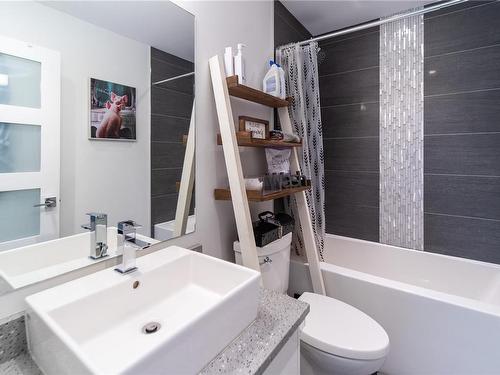 N216-1105 Pandora Ave, Victoria, BC - Indoor Photo Showing Bathroom