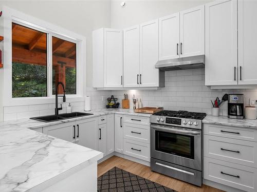 6916 Sellars Rd, Sooke, BC - Indoor Photo Showing Kitchen With Double Sink With Upgraded Kitchen